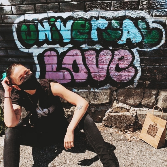 Meet your Posher, Kaleo - Picture 2 of 4